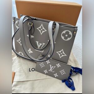 NWT Louis Vuitton OnTheGo MM - Gray Dove/Cream With Matching Zipper Pouch.